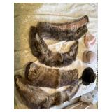 FUR COLLAR SCARVES & (3) WOMENS HATS