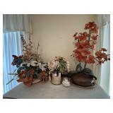 DECORATIVE FLORAL ARRANGEMENTS & PLANTERS W/