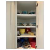 CONTENTS OF TOP KITCHEN CABINET: LOCKNLOCK FOOD