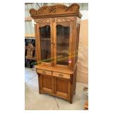 Oak kitchen cabinet with decorative top