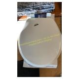 Mayfair fits all brands toilet seat ROUND