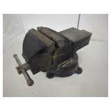 Large 6" jaw swivel bench vise