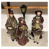 5 Caroling Figurines