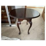 Ethan Allen small drop leaf table.  28 x 20 x