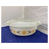 Pyrex Casserole Dish w/Lid - lid is chipped