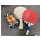 2 Ping Pong Paddles & Ping Pong Balls