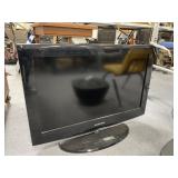 Samsung Flat Screen TV on Stand model LN265