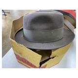 New York Dunlap Hat Box w/Dark Gray Felt Hat