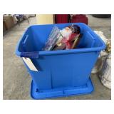 Christmas Dï¿½cor in Plastic Bin w/Lid