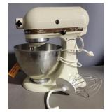 Vintage Kitchen Aid Mixer w/ Accessories