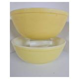 Pair of Pyrex primary yellow bowls #404