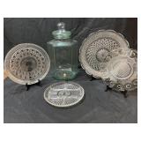 GLASS PLATES AND DISPENSER