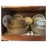 LENOX HOLIDAY ASSORTED PLAYES AND BOWLS