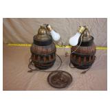 Set of wagon wheel hub lamps (need work) & decor