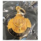 10g B United States Steel 40 year Pin 2.6g (In