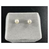 Pair of pearl earrings on 14kt gold posts