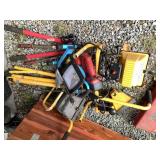 Lot with work lights and pruning shears NSS