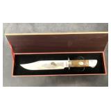 American Mint bowie knife in presentation box, doe