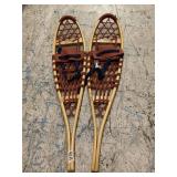 Lot with a pair of wooden frame snowshoes brand Iv