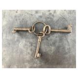 Set of 3 cast iron keys, new, dï¿½cor only