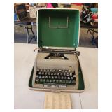 VTG Royal Senior Champion Typewriter