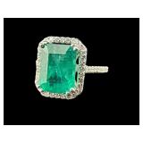 18K WHITE GOLD EMERALD AND DIAMOND RING