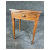 WALNUT 19TH CDNTURY TAPERED LEG 1 DRAWER STAND