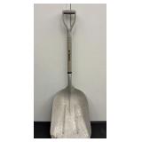 Truper Wood and Aluminum Scoop Shovel