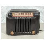 BENDIX MODEL 0526A VINTAGE RADIO, TURNS ON