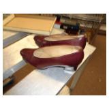 WOMENS DIANE SHOES SZ 8M