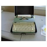 SMITH CORONA MANUAL TYPEWRITER