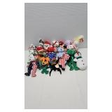 Lot of 18 Holiday Beanie Babies.
