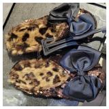 LADIES SLIPPERS - SIZE 5-6