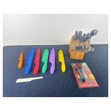 Assorted lot of kitchen knives and sharpener