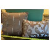 Set of 2 Pillows