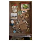 Costume jewelry/vintage pins