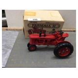 Ertl Farmall H, 1/16