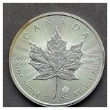 2017 $5 MAPLE LEAF 1 OZ FINE SILVER ROUND