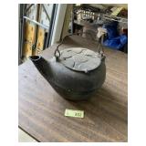 Cast Iron Kettle Gatemark