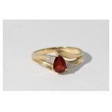 10kt yellow gold Garnet Ring with approx 1ct pear