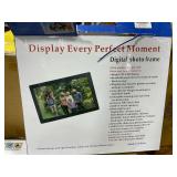 Digital photo display