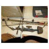 BEAR HUNTER COMPOUND HUNTING BOW WITH ARROWS