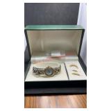 Beautiful ESQ excellent condition in box wrist