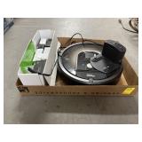 ROOMBA VACCUM CLEANER W/CHARGER & BATTERIES