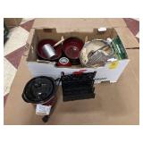 SET OF 4 BOWLS AND MINI CROCKPOT