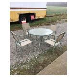 42ï¿½ round outdoor table & chairs