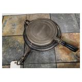 Simmons Cast Iron Waffle Maker w/KK logo on waffle