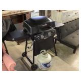 Gas grill & tank ( no knobs)