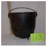 3 legged iron pot w/handle