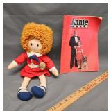 1977 KNICKERBOCKER Annie doll /1982 storybook